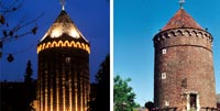 Zwei Fotos nebeneinander zeigen denselben runden Backsteinturm: eines bei Nacht, beleuchtet von Lichtern, und eines am Tag bei natürlichem Licht.